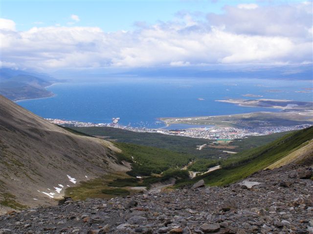 Uitzicht op Ushuaia en Beagle kanaal
