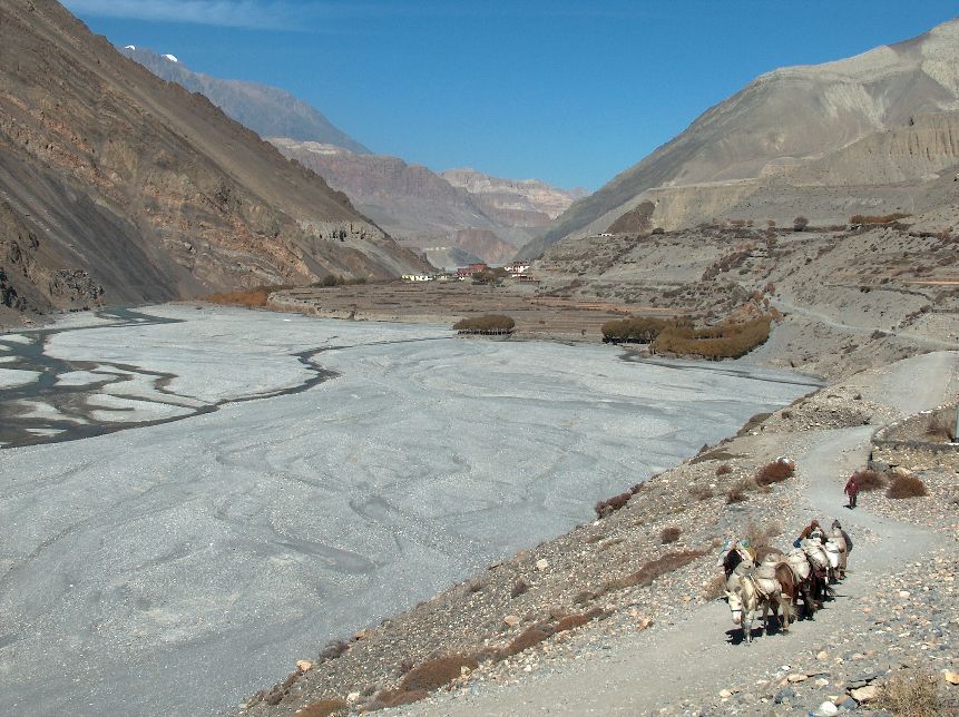01122-nepal-rivierbedding-naar-kagbeni.JPG