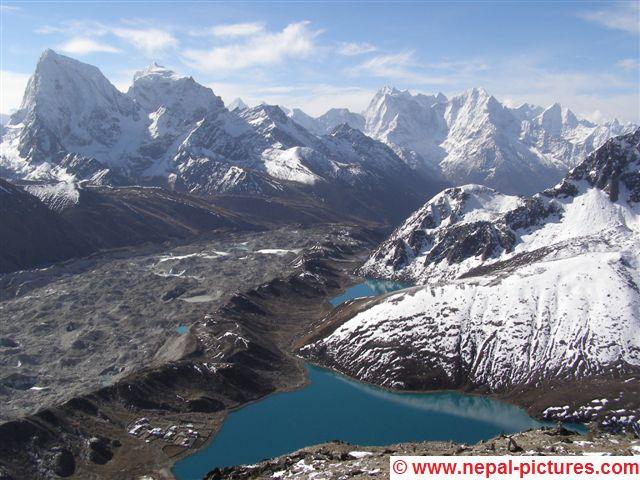 met helder weer uitzicht op Gokyo