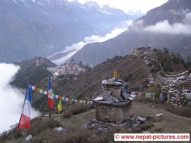 Tengboche vanaf berg met stupa