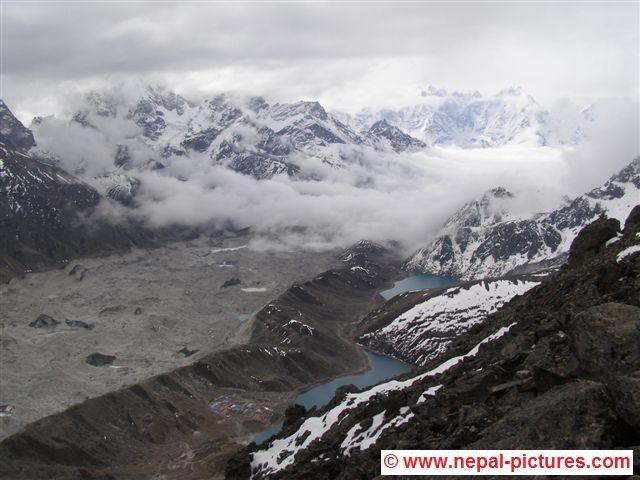 uitzicht vanaf Gokyo Ri bewolkt