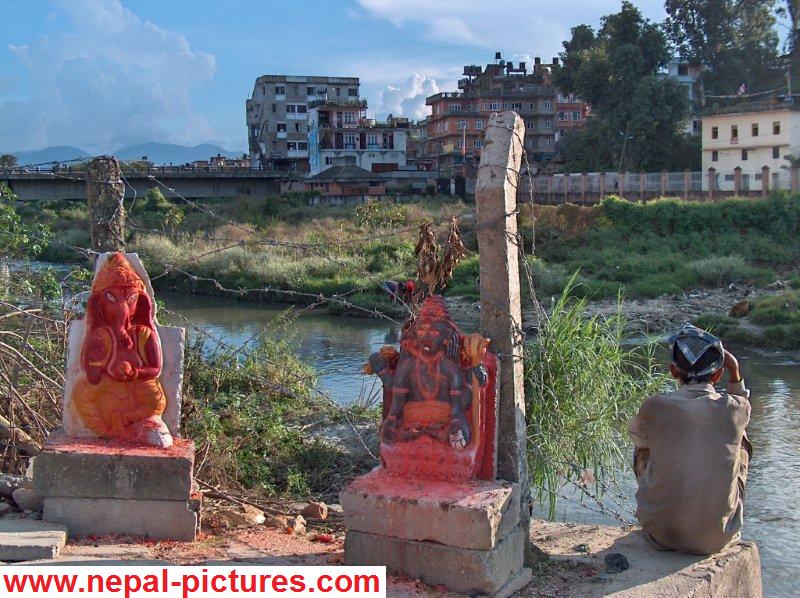 Ganesh statue along the Bishnumati river