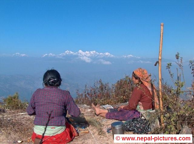 Nepali women watching Manaslu